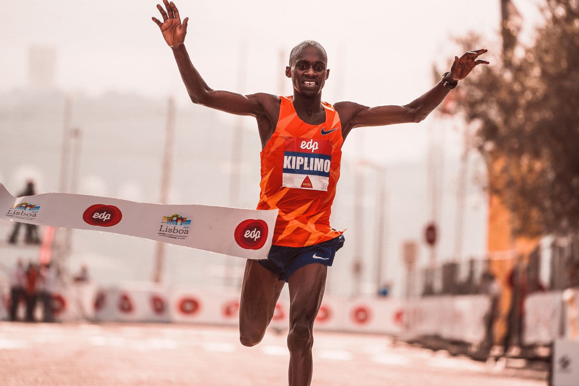 Kenya’s Eliud Kipchoge wins his first marathon in three years in Melbourne